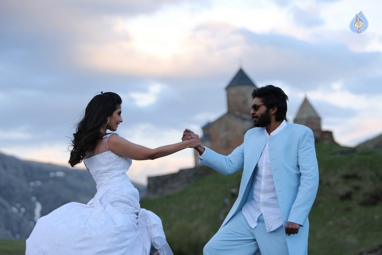 Veera Sivaji Tamil Movie Photos - 24 / 30 photos