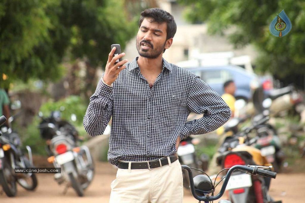 Velaiyilla Pattathari Tamil Movie Photos - 3 / 25 photos