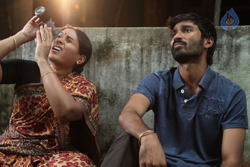 Velaiyilla Pattathari Tamil Movie Stills - 28 / 52 photos
