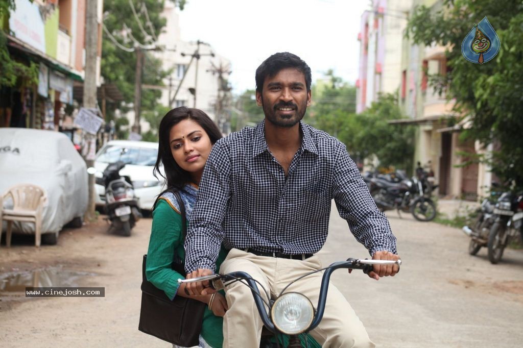 Velaiyilla Pattathari Tamil Movie Stills - 42 / 52 photos