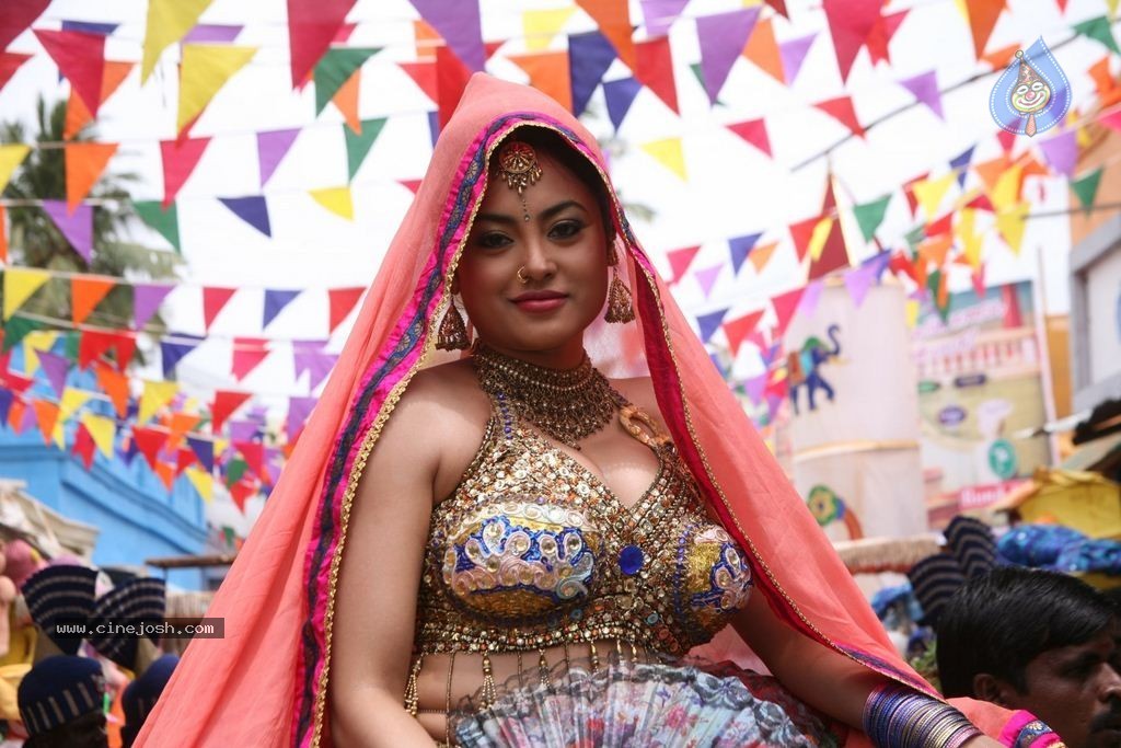 Vellakkara Durai Tamil Movie Stills - 32 / 42 photos