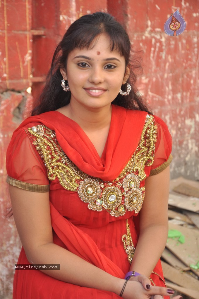 Velmurugan Borewell Tamil Movie Stills - 24 / 46 photos