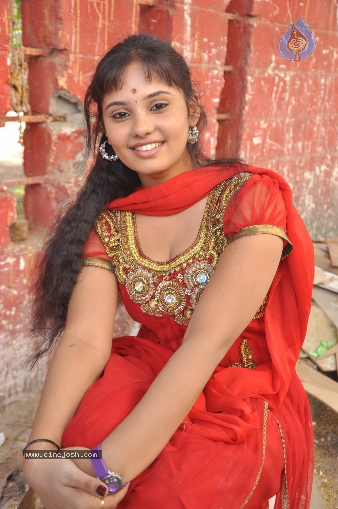 Velmurugan Borewell Tamil Movie Stills - 30 / 46 photos