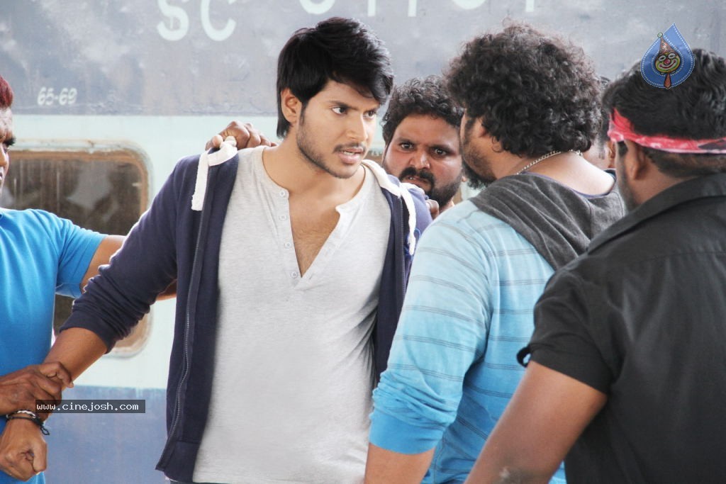 Venkatadri Express Movie Stills n Walls - 91 / 111 photos