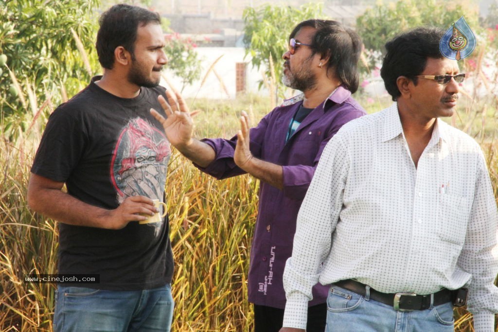 Venkatadri Express Movie Stills n Walls - 107 / 111 photos