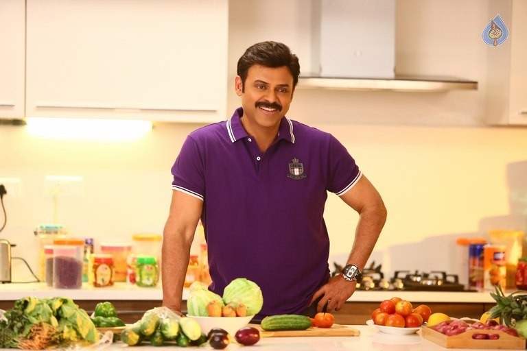 Venkatesh Stills in Babu Bangaram - 2 / 4 photos