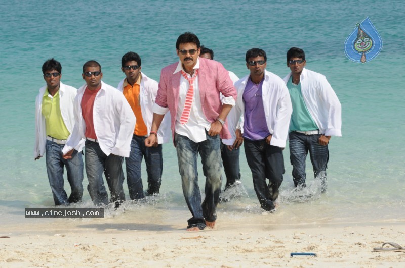Colourful stills - Venkatesh,Trisha - Namo Venkatesa - 21 / 59 photos