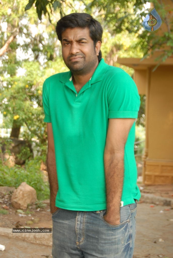 Vennela One and Half Movie Walls - 2 / 5 photos