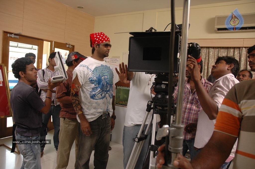 Vennela One and Half New Stills - 5 / 12 photos