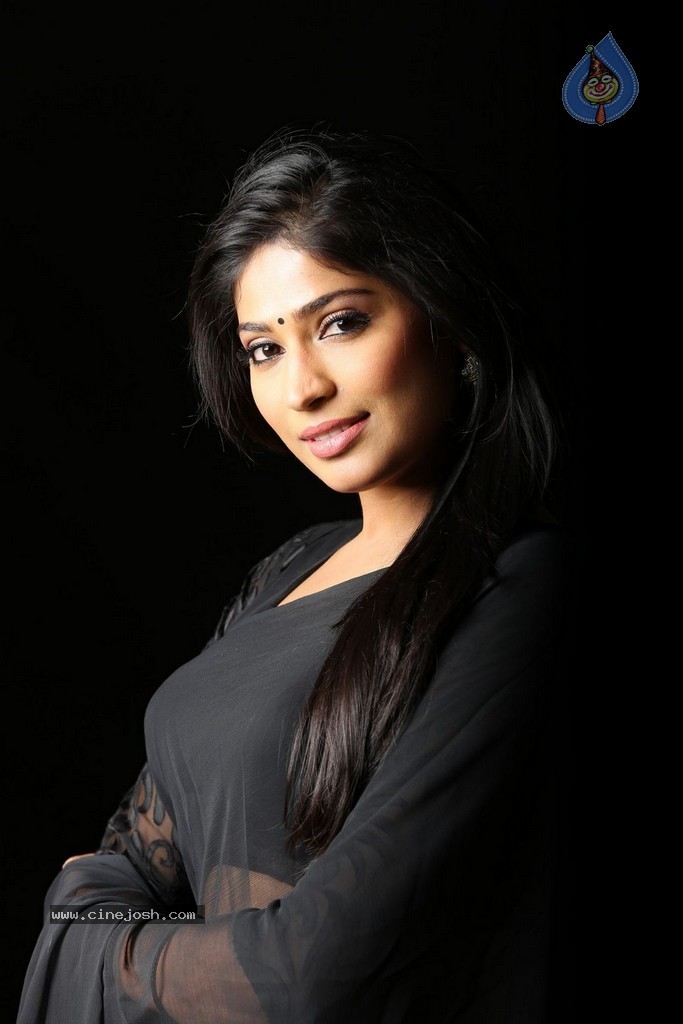Vennila Veedu Tamil Movie Stills - 25 / 54 photos