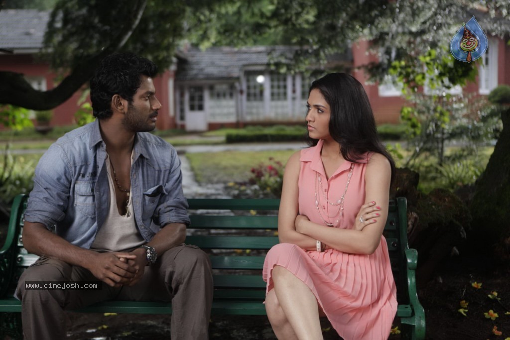 Vetadu Ventadu Movie Hot Stills - 23 / 142 photos