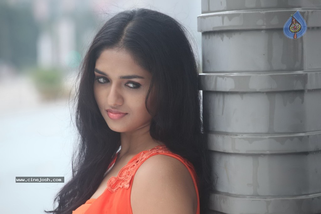 Vetadu Ventadu Movie Hot Stills - 38 / 142 photos