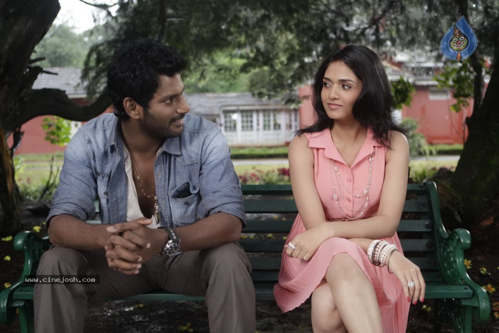Vetadu Ventadu Movie Hot Stills - 42 / 142 photos