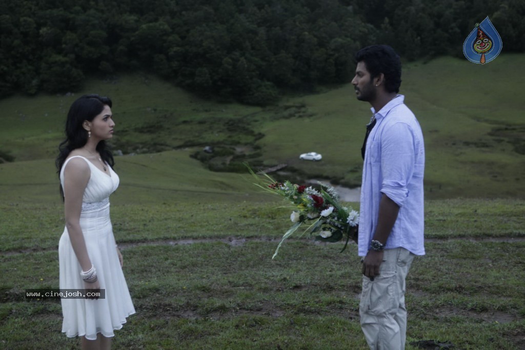 Vetadu Ventadu Movie Hot Stills - 75 / 142 photos
