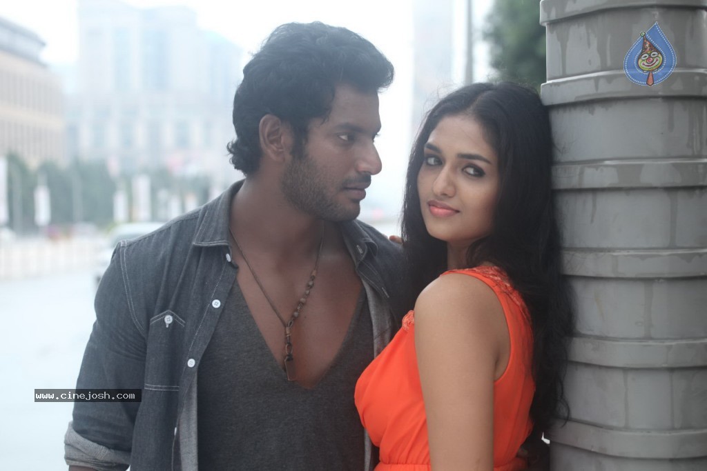 Vetadu Ventadu Movie Hot Stills - 127 / 142 photos