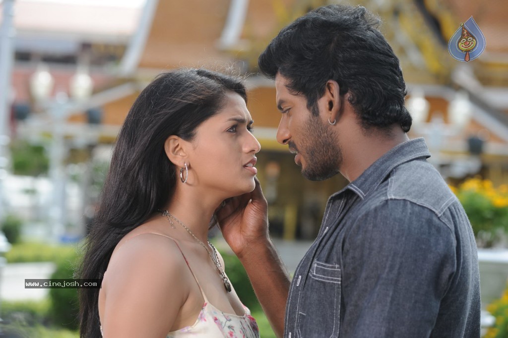 Vetadu Ventadu Movie Hot Stills - 130 / 142 photos