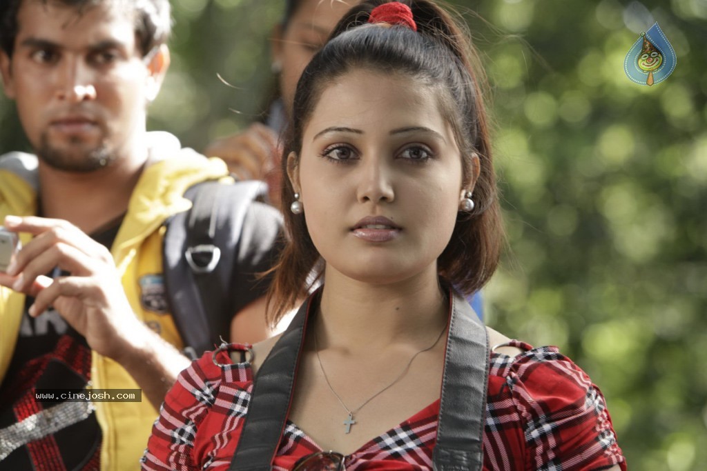 Vetadu Ventadu Movie Hot Stills - 134 / 142 photos