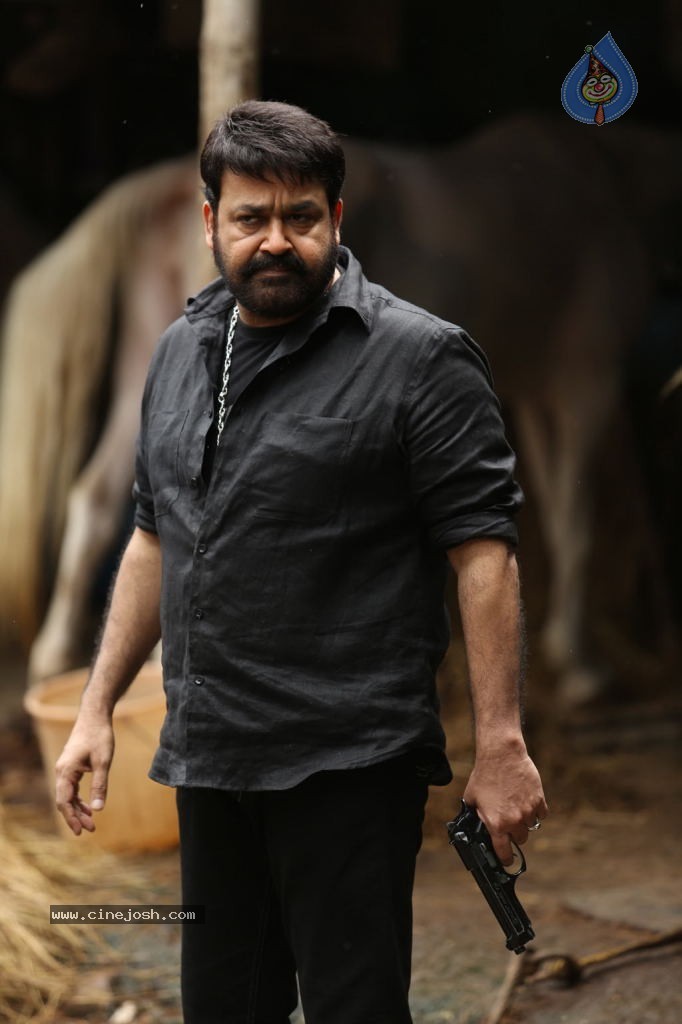 Vetrimaran IPS Tamil Movie Stills - 43 / 89 photos