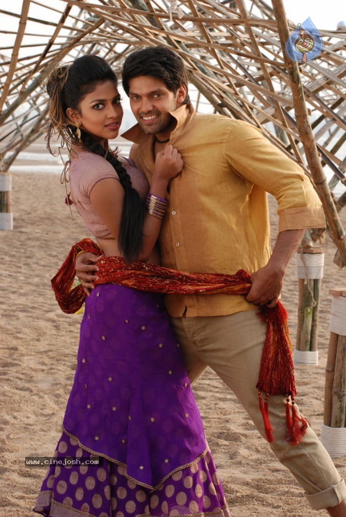 Vettai Tamil Movie Hot Stills - 32 / 39 photos