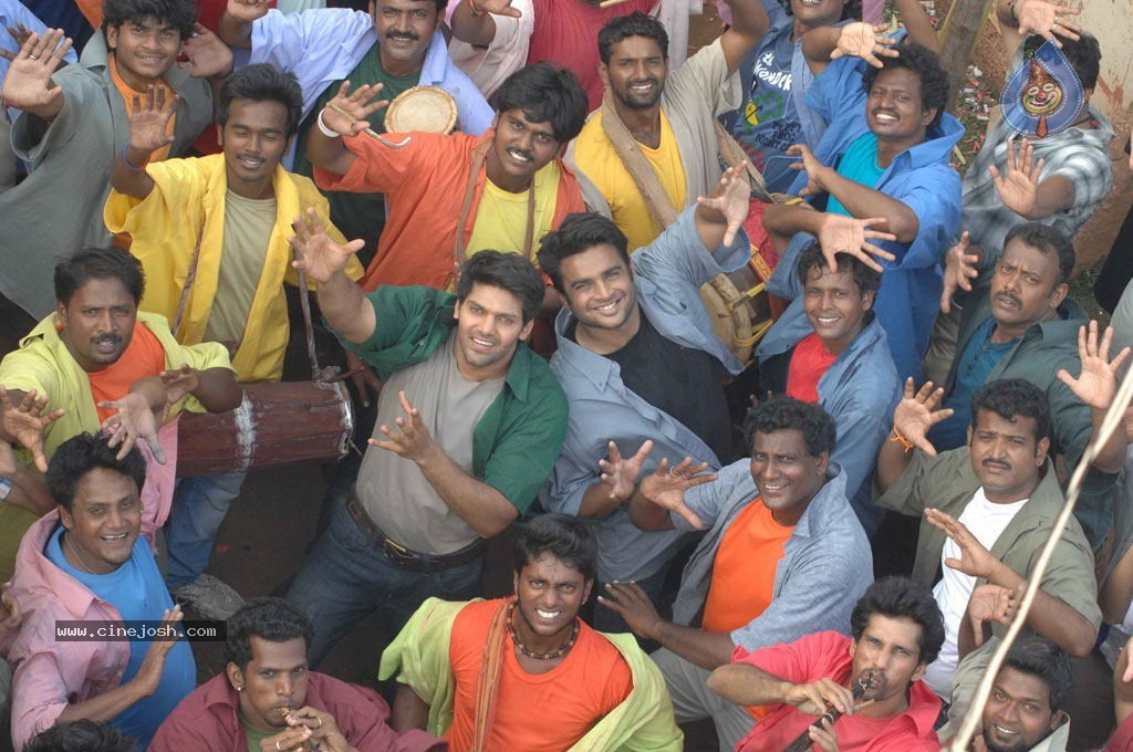 Vettai Tamil Movie New Stills - 26 / 32 photos