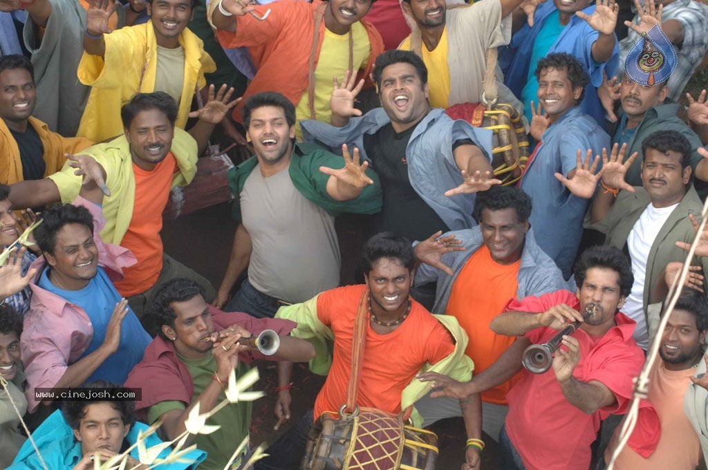 Vettai Tamil Movie New Stills - 31 / 32 photos