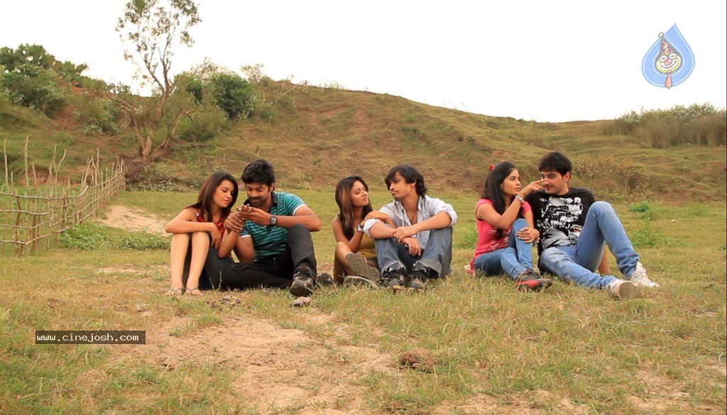 Via Paapikondalu Movie Stills - 11 / 15 photos