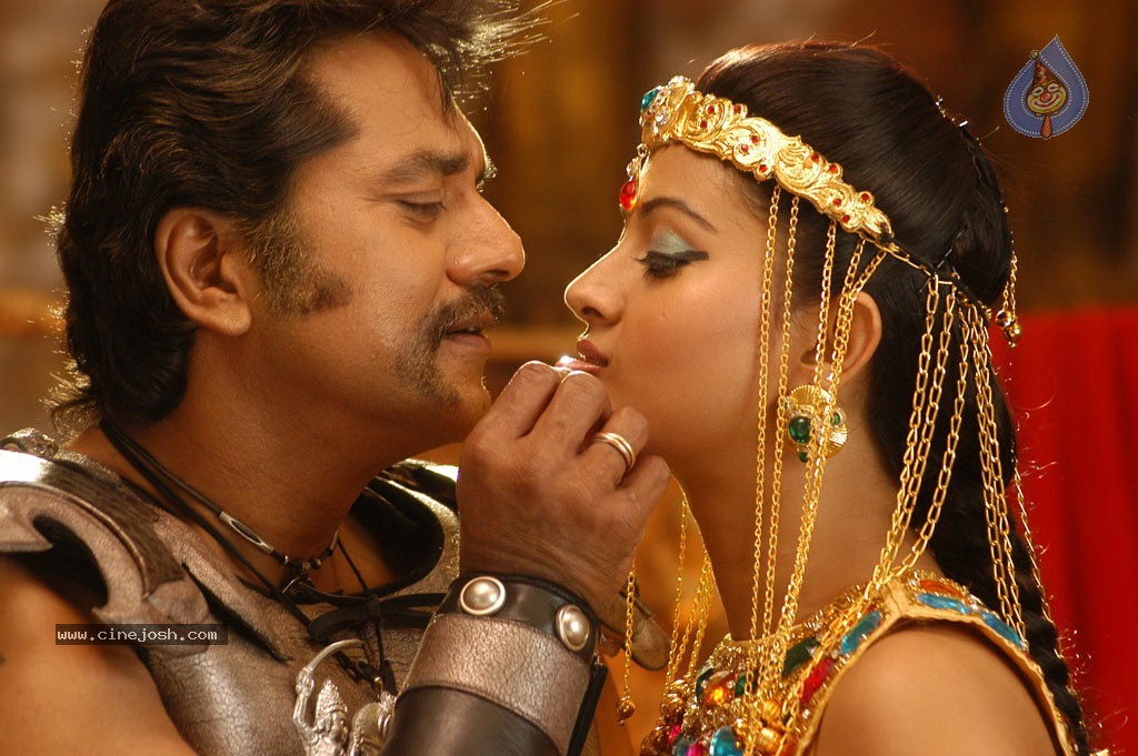 Vidiyal Tamil Movie Hot Stills - 110 / 118 photos