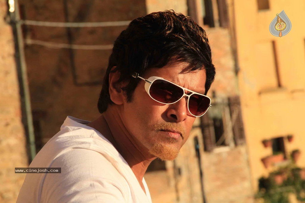 Vikram Stills in Veedinthe Movie - 7 / 84 photos