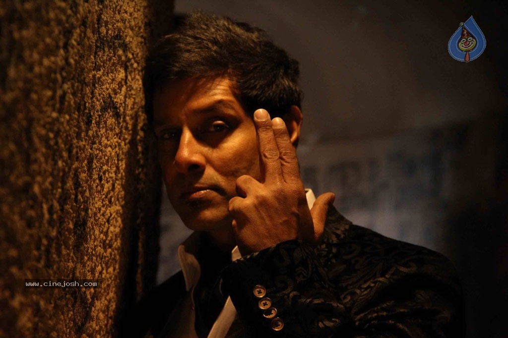 Vikram Stills in Veedinthe Movie - 11 / 84 photos