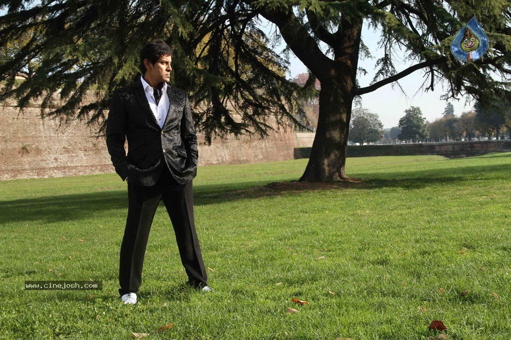 Vikram Stills in Veedinthe Movie - 28 / 84 photos
