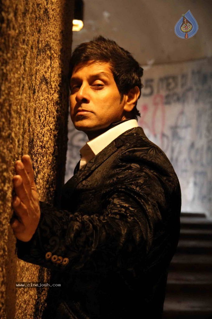 Vikram Stills in Veedinthe Movie - 35 / 84 photos
