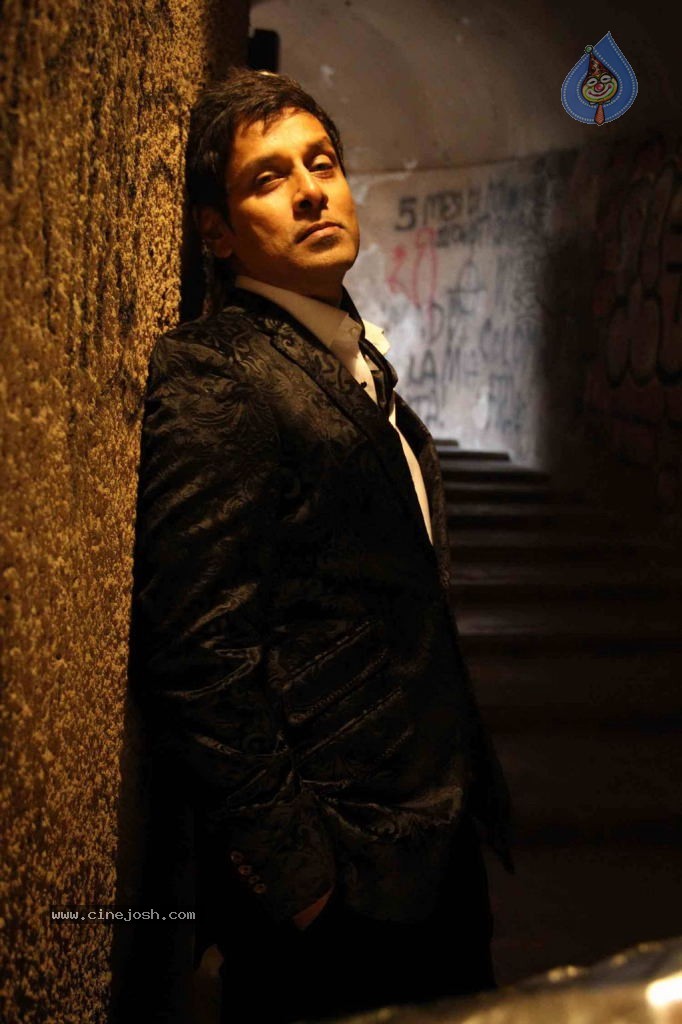 Vikram Stills in Veedinthe Movie - 46 / 84 photos