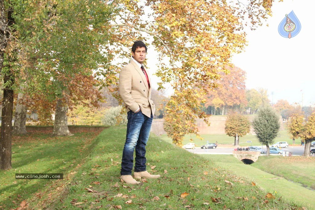 Vikram Stills in Veedinthe Movie - 52 / 84 photos
