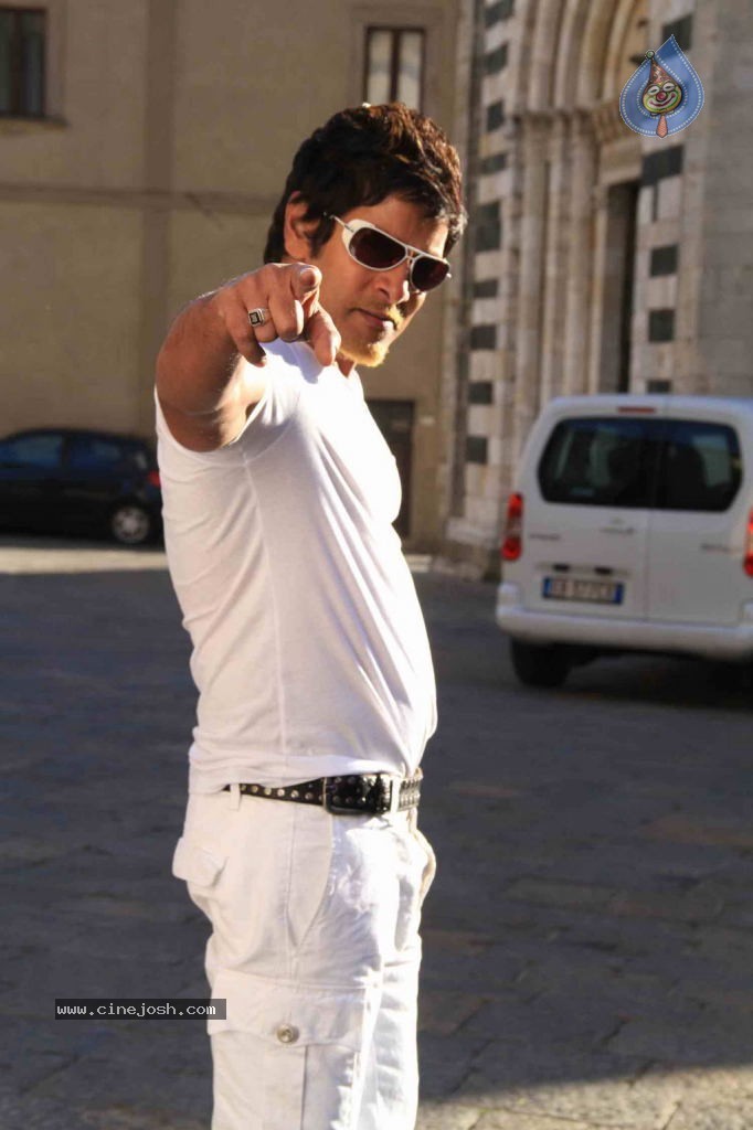Vikram Stills in Veedinthe Movie - 57 / 84 photos