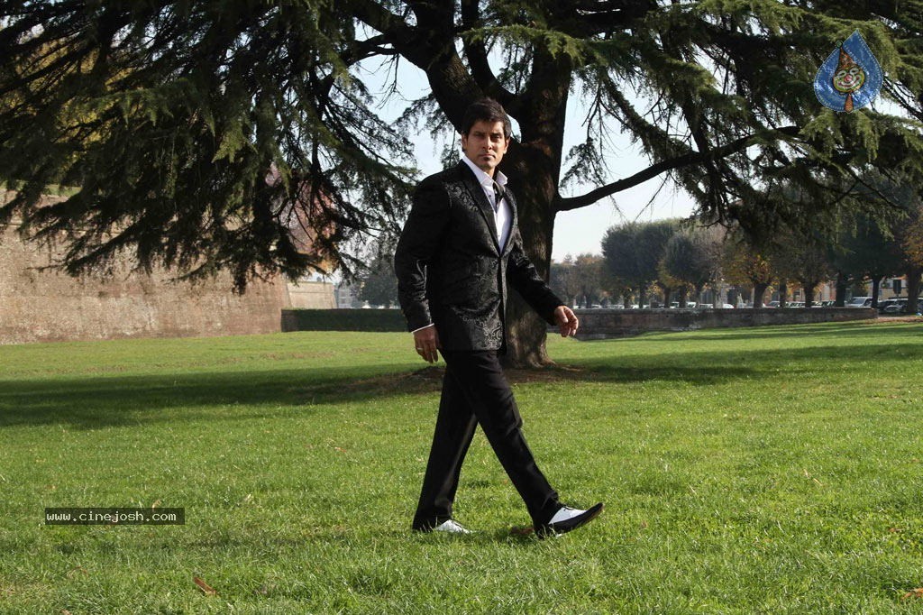 Vikram Stills in Veedinthe Movie - 63 / 84 photos