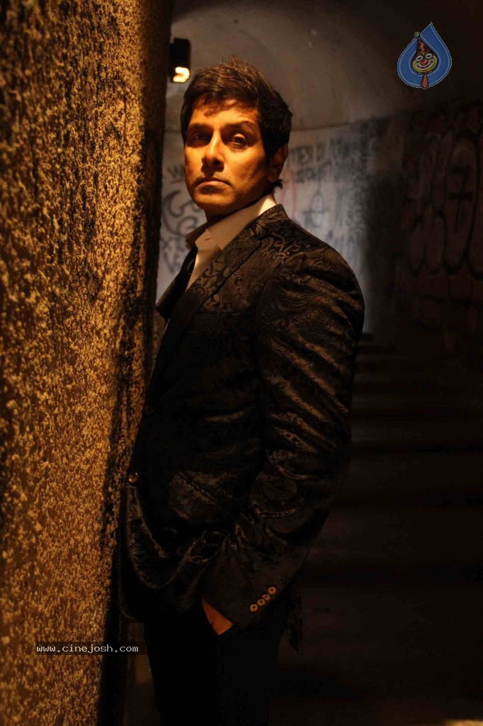 Vikram Stills in Veedinthe Movie - 64 / 84 photos