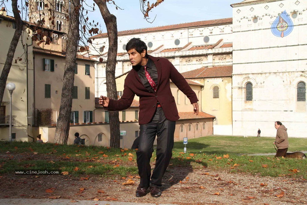 Vikram Stills in Veedinthe Movie - 70 / 84 photos