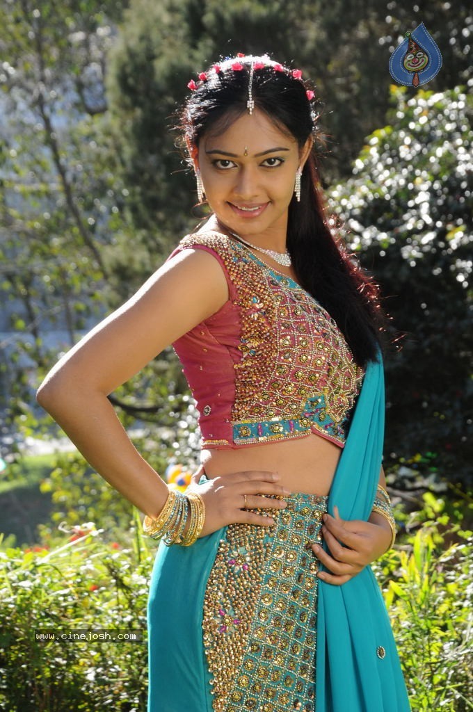 Vilayada Vaa Tamil Movie Stills - 3 / 46 photos