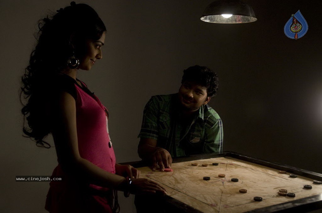 Vilayada Vaa Tamil Movie Stills - 9 / 46 photos