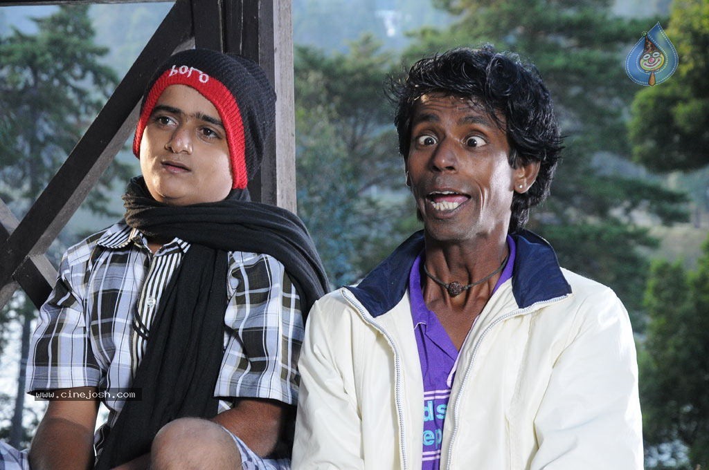 Vilayada Vaa Tamil Movie Stills - 29 / 46 photos