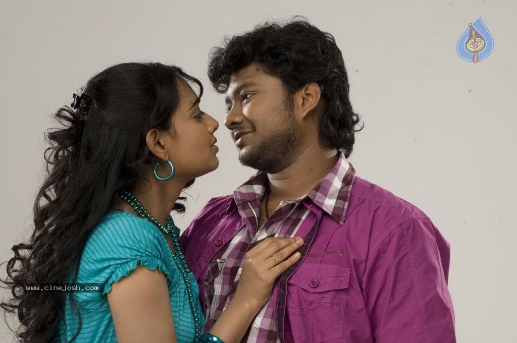 Vilayada Vaa Tamil Movie Stills - 31 / 46 photos