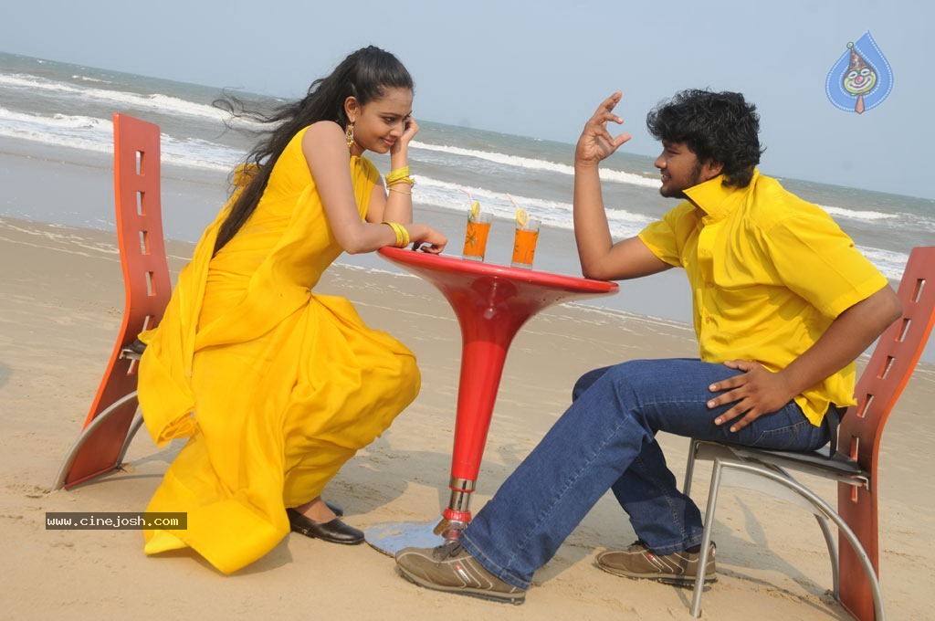 Vilayada Vaa Tamil Movie Stills - 35 / 46 photos