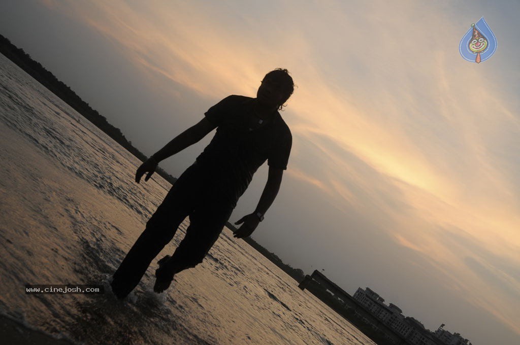 Vilayada Vaa Tamil Movie Stills - 36 / 46 photos