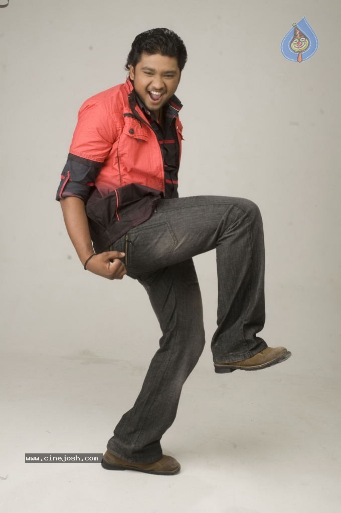 Vilayada Vaa Tamil Movie Stills - 38 / 46 photos