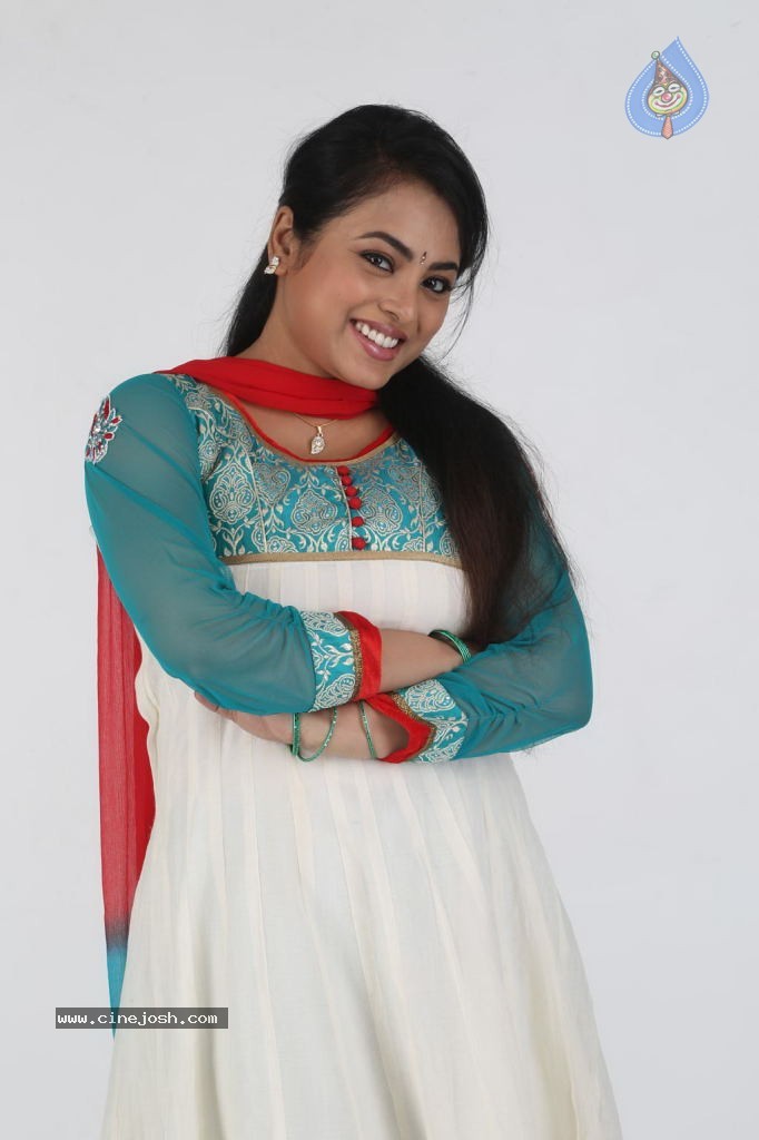 Villangam Tamil Movie Stills - 23 / 58 photos