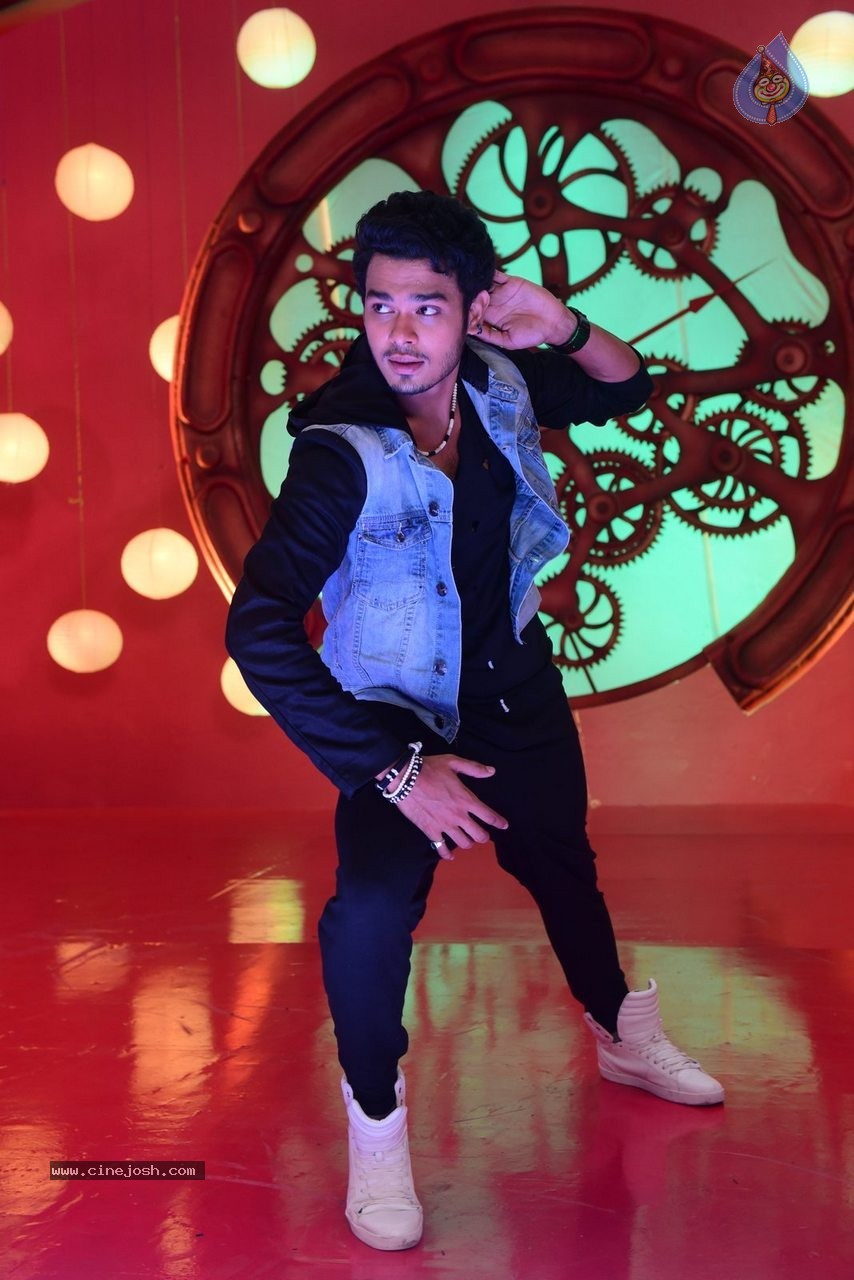 Vinavayya Ramayya New Pics - 7 / 9 photos