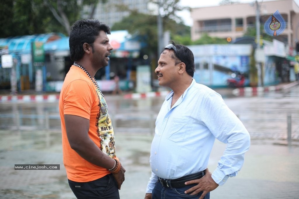 Vinodam 100 Percent Movie Stills - 9 / 30 photos