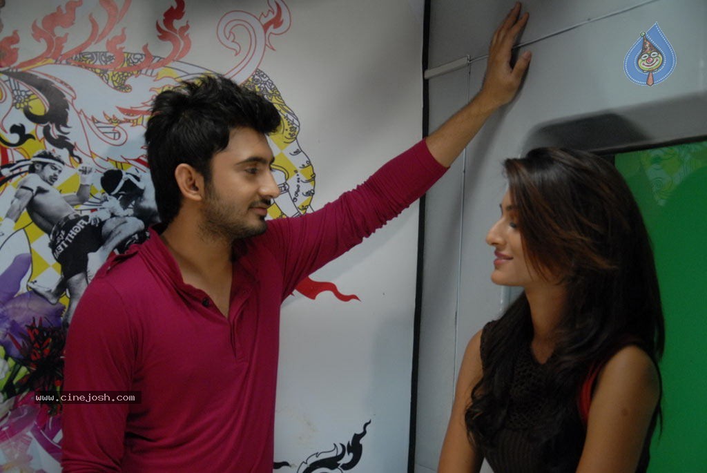Virattu Tamil Movie Stills - 19 / 28 photos