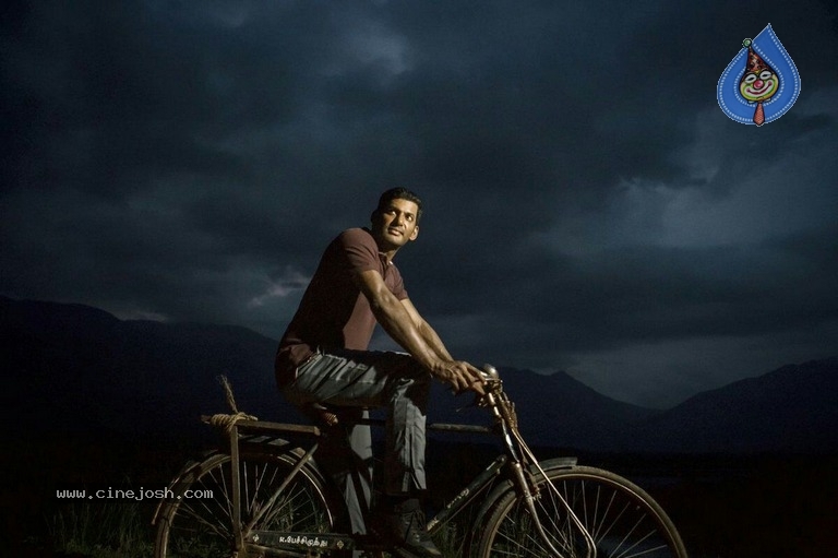 Vishal Abhimanyudu Movie Latest Stills - 3 / 8 photos