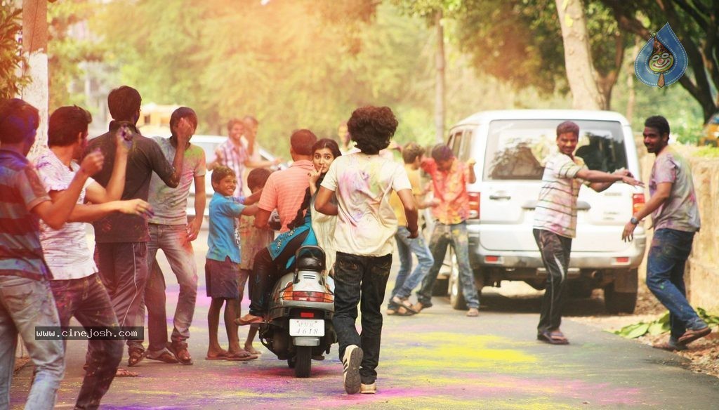 Vundile Manchi Kalam Mundu Munduna Stills n Walls - 27 / 56 photos